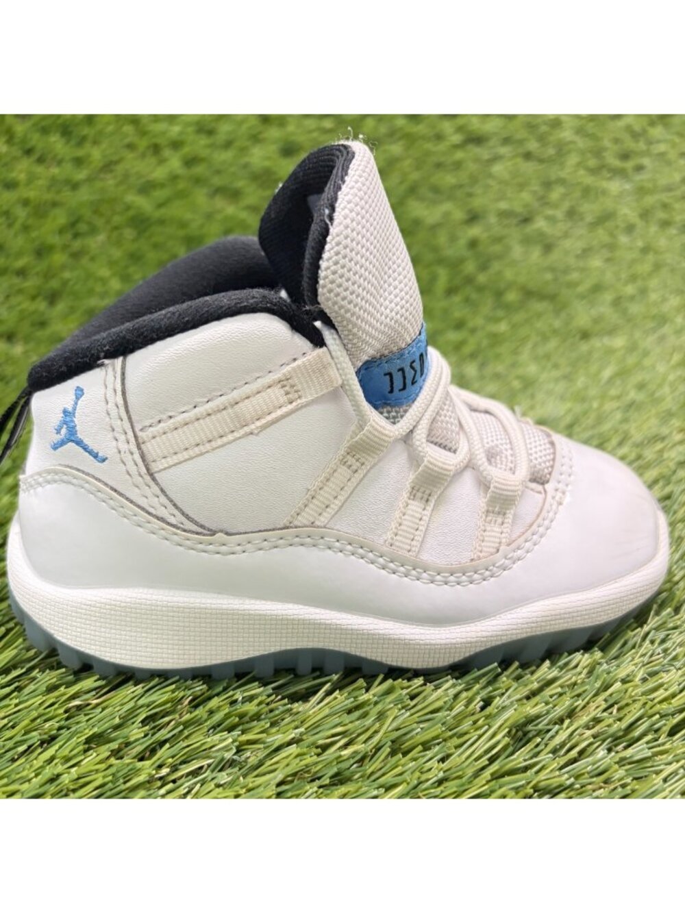 Nike Air Jordan 11 Retro Boys Size 8C White Blue Athletic Leather Shoes Sneakers
